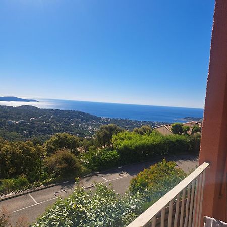 Location Vacance Vue Mer 4 A 6 Personnes Cavalaire-sur-Mer Exterior photo