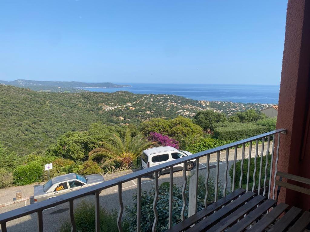 Location Vacance Vue Mer 4 A 6 Personnes Cavalaire-sur-Mer Exterior photo